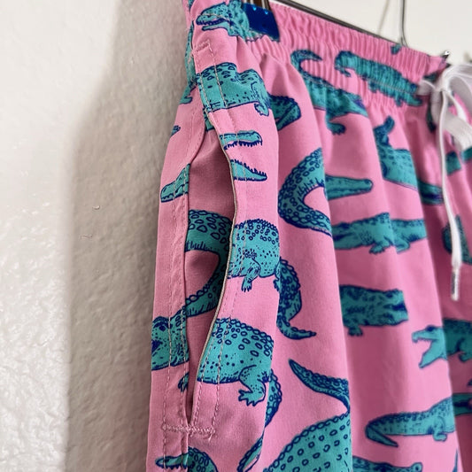 Chubbies (L) Glades Swim Trunks Shorts 5.5” Pink Alligator Mesh Liner Preppy AOP