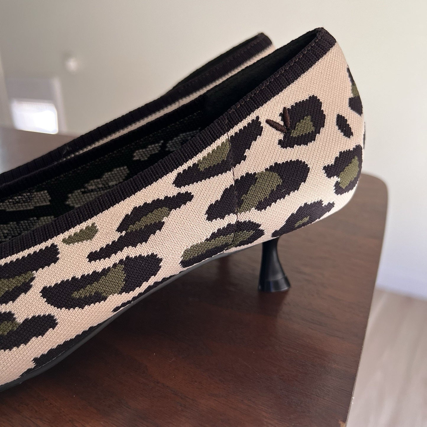 NEW Vivaia Stella Kitten Heel Pointed Toe 41 EU/10 US Green Leopard Knit Comfort