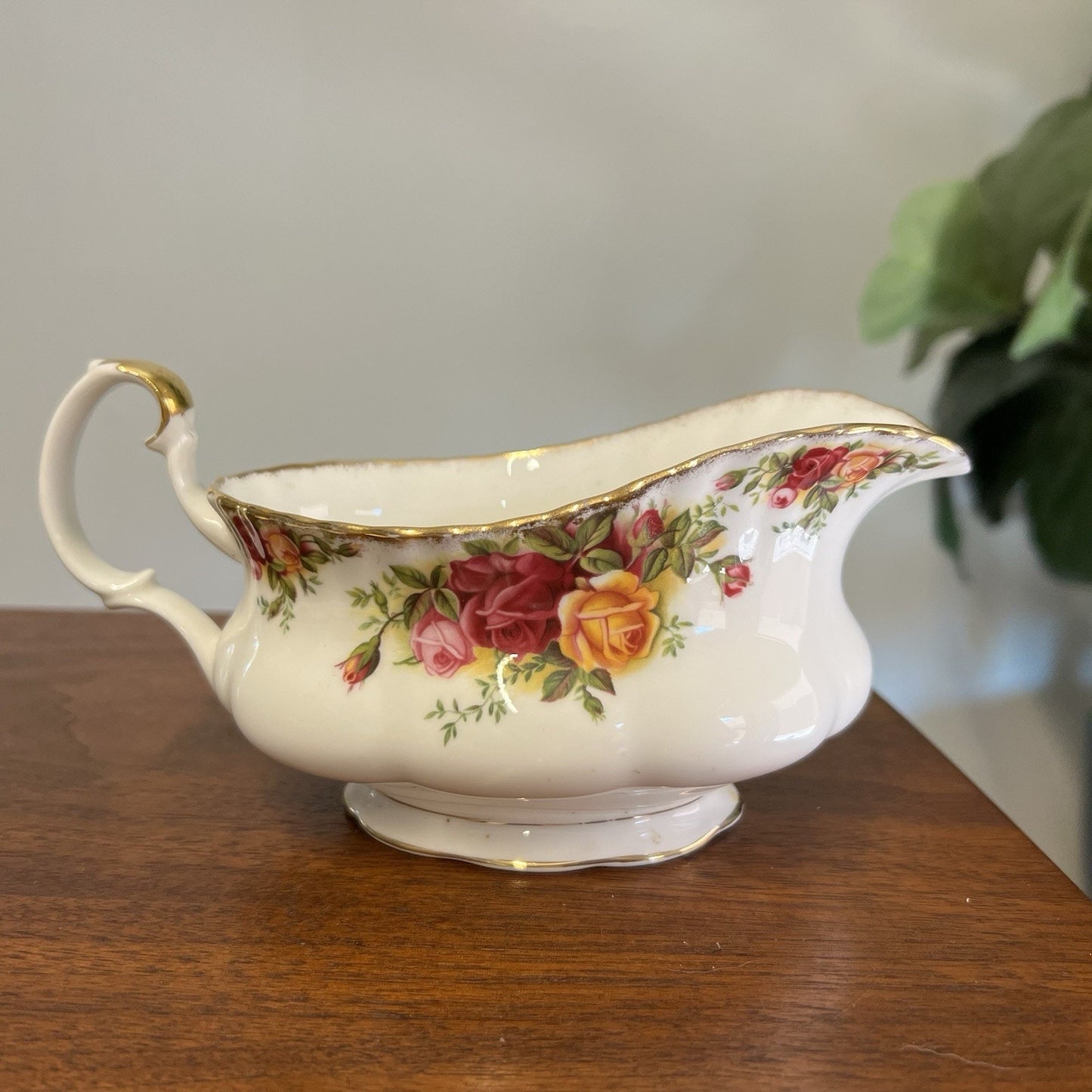 Royal Albert Old Country Roses Gravy Boat & Underplate 1962 Gold Trim Bone China