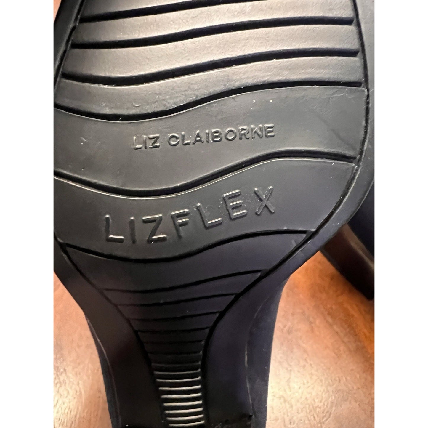 NEW LizFlex Liz Claiborne Entice Stretch Pump Black Sz 7 Square Toe Mid Heel