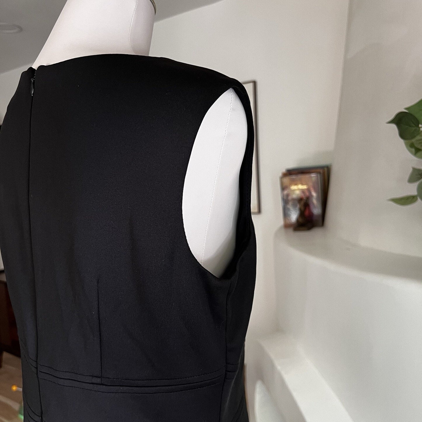 Ellen Tracy Sz 10 Black W/ Gold Holiday Party Elegant Classy Cocktail Dress MOB