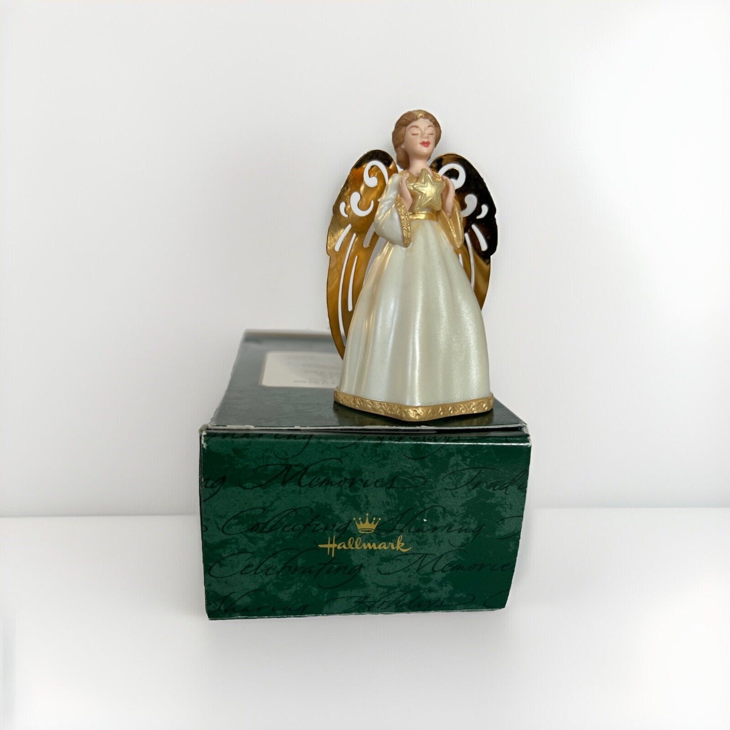 Hallmark Keepsake Ornament "Graceful Angel" Tree Topper With Box 2001