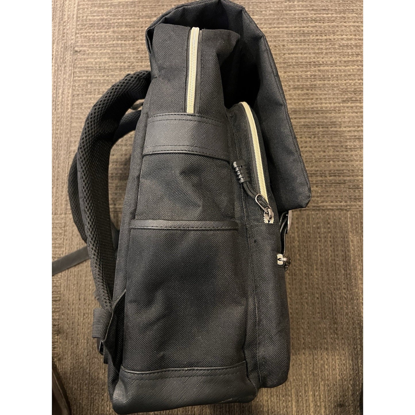 Ronyes Black Unisex Laptop Backpack with USB Port - Retail $79 - USB port