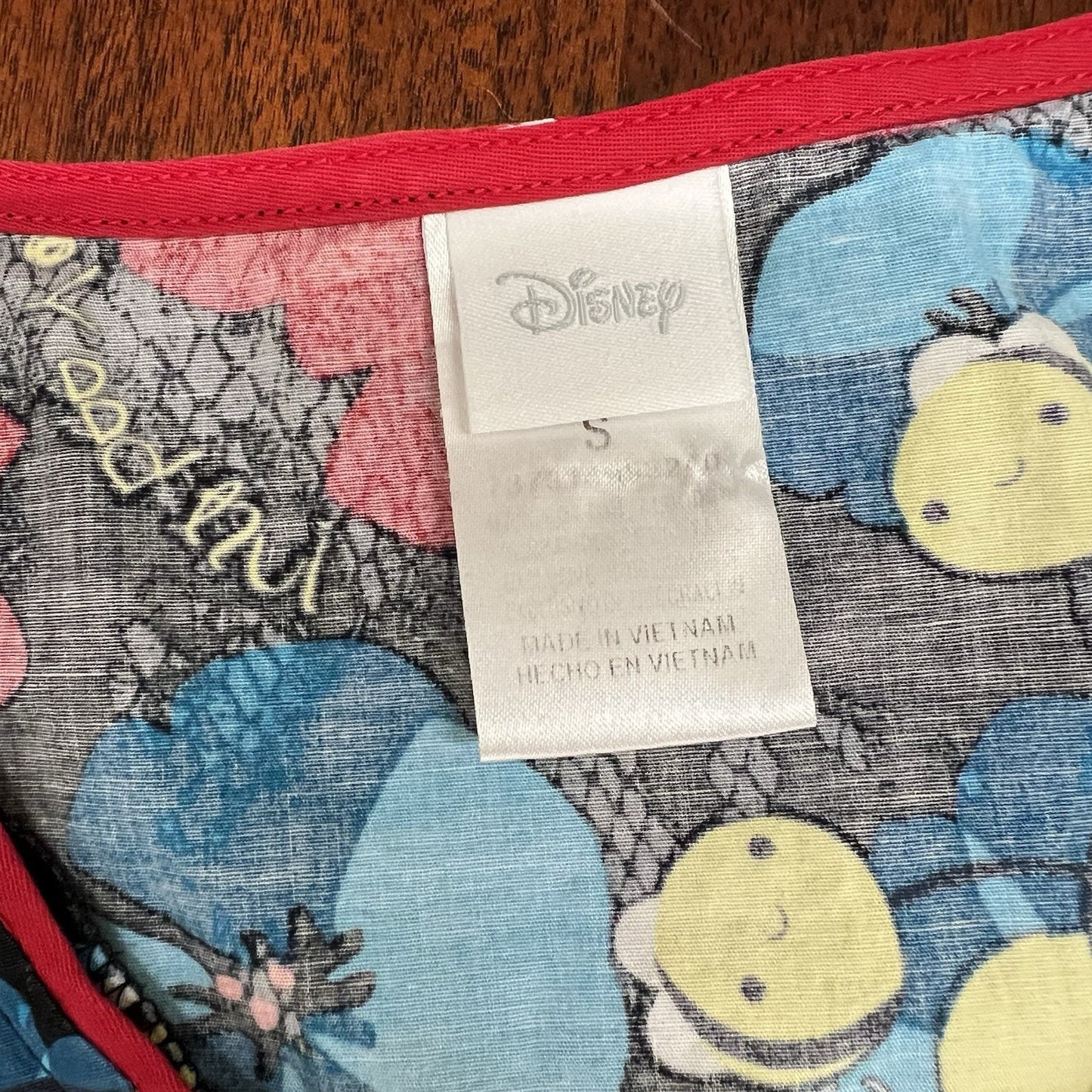 Winnie The Pooh (S) Women’s Scrub Top Tooniforms AOP V-Neck TF614
