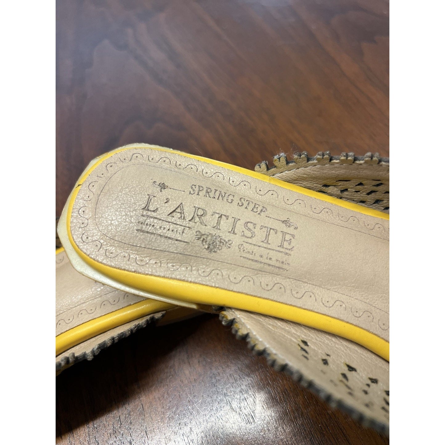 L'Artiste by Spring Step Women's Yellow Galatina Pointed Toe Mules Size 7.5