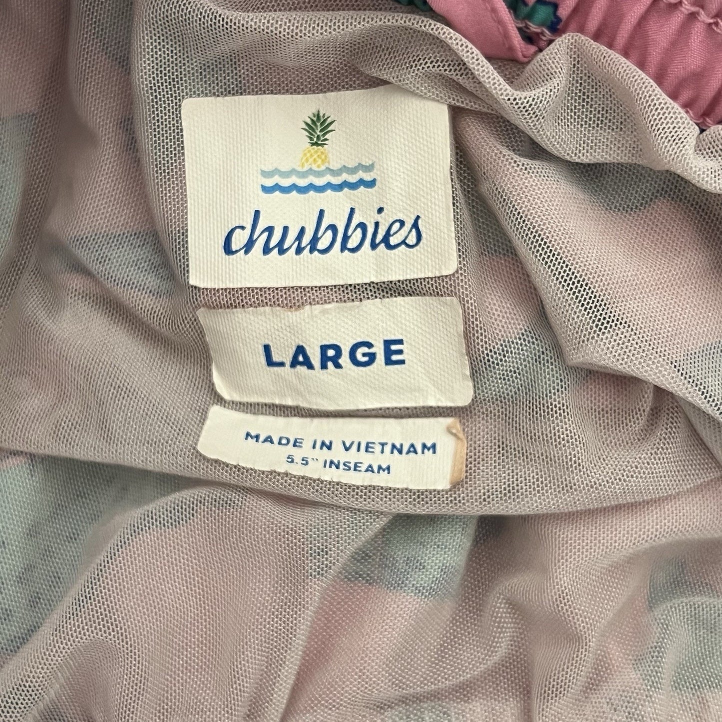 Chubbies (L) Glades Swim Trunks Shorts 5.5” Pink Alligator Mesh Liner Preppy AOP
