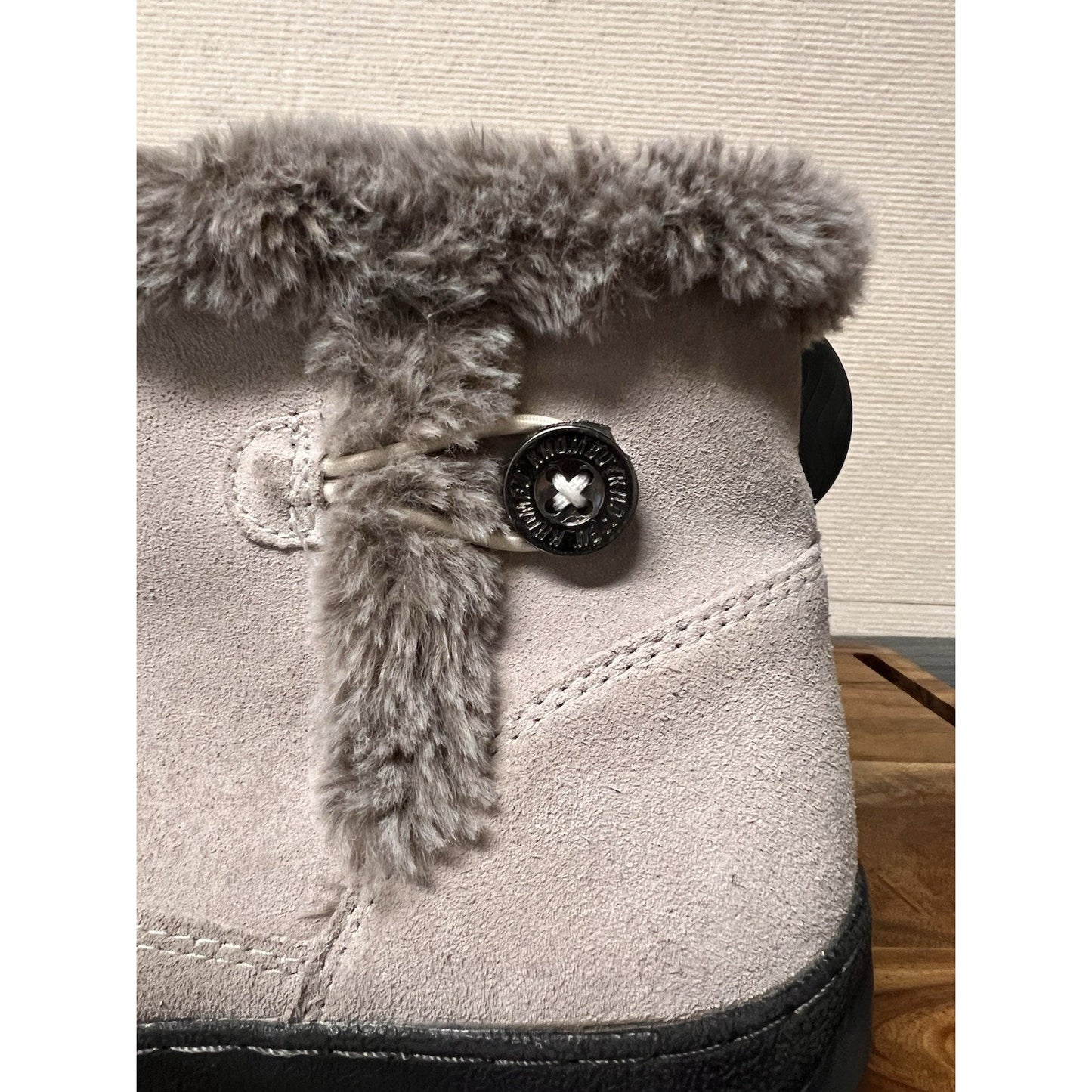 Khombu Iris Women's Gray All-Weather Water Repellent Suede Ankle Boots Size 9M