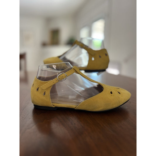 ModCloth “Turn Back Prime” Mustard Yellow Vegan Suede T-strap Flats Size 6.5
