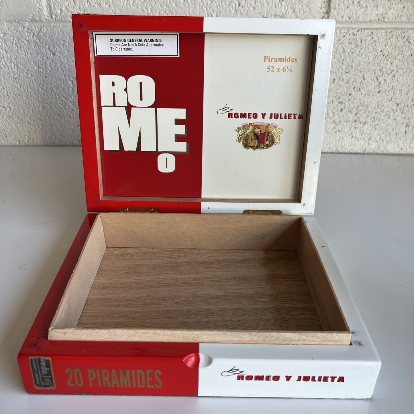 Romeo Y Julieta Piramides Wooden Cigar Box (10”x8”x2”)