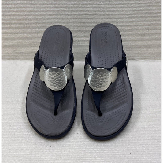 Crocs Sanrah Hammered Circle Wedge Sandals Womens Silver Medallion Size 9