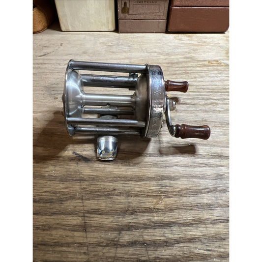 Vintage Pflueger Akron no. 1893L fishing reel