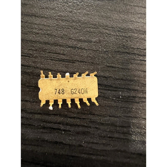 Vintage Sylvania IC 68A8360P2 White Ceramic Gold DIP-14 Rare 1974 Retro Chip