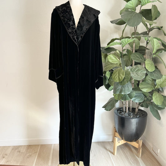 Eileen West Queen Anne’s Lace Velvet Silk Robe Black Vintage Luxury Whimsigoth