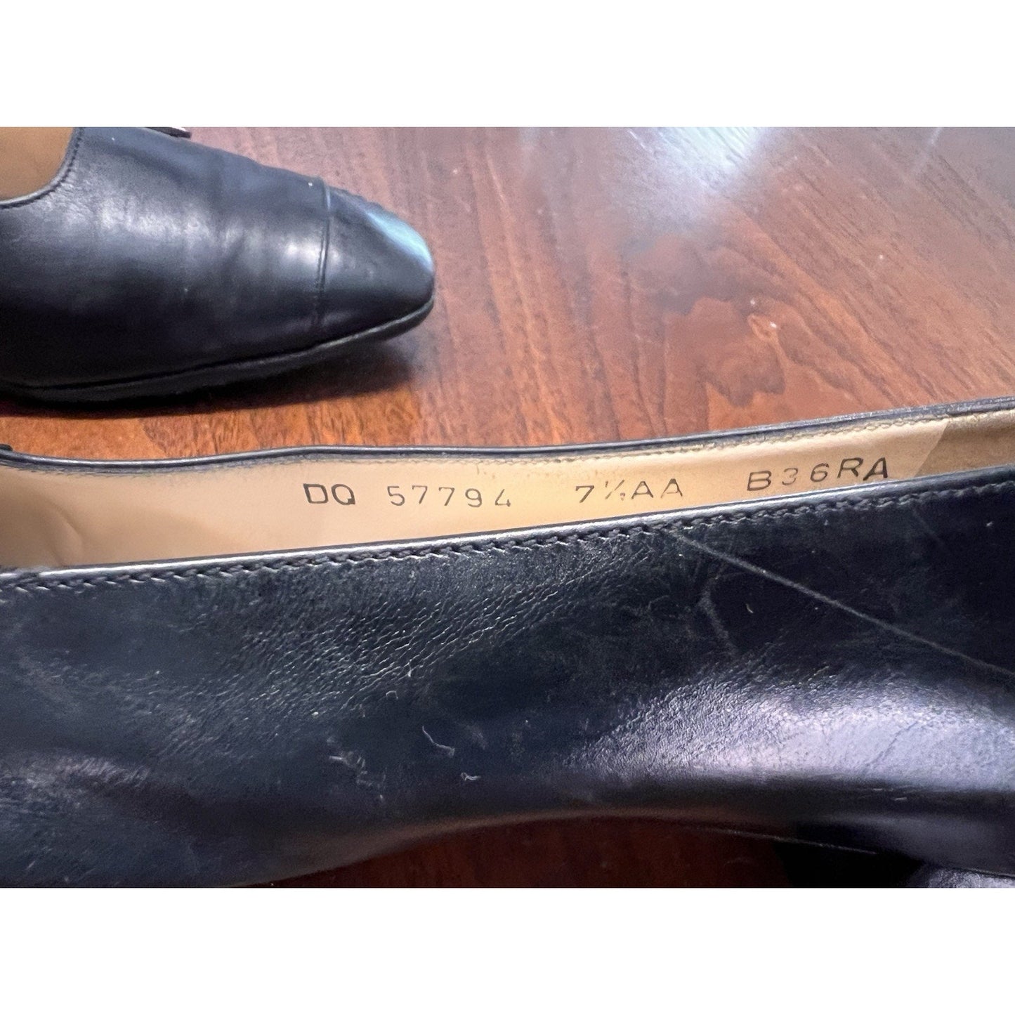 Salvatore Ferragamo Black Leather Pumps Classic Gancini Buckle Women’s Size 7.5