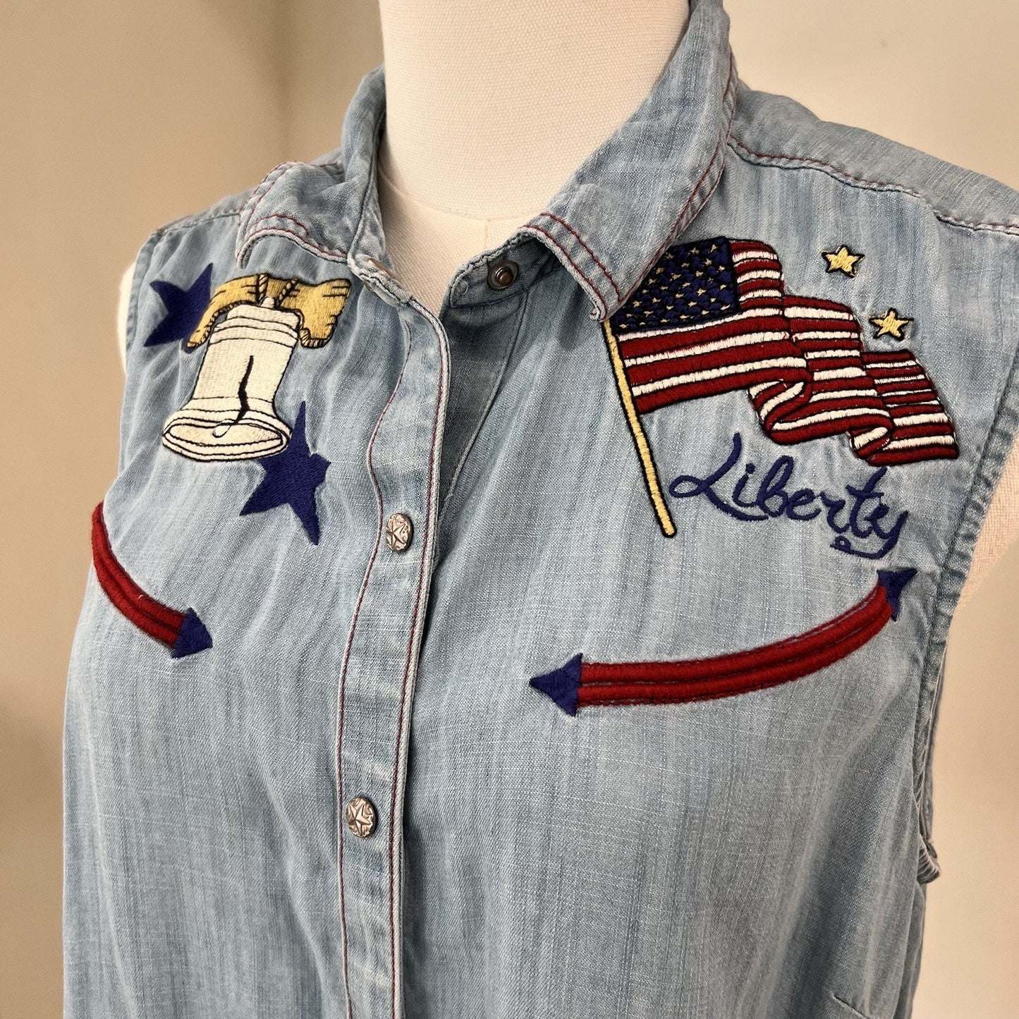 ARIAT (L) Patriotic Embroidered Sleeveless Top America Eagle Liberty Western