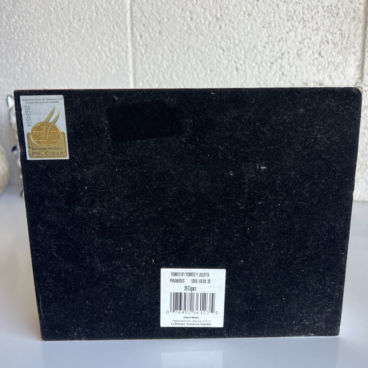 Romeo Y Julieta Piramides Wooden Cigar Box (10”x8”x2”)