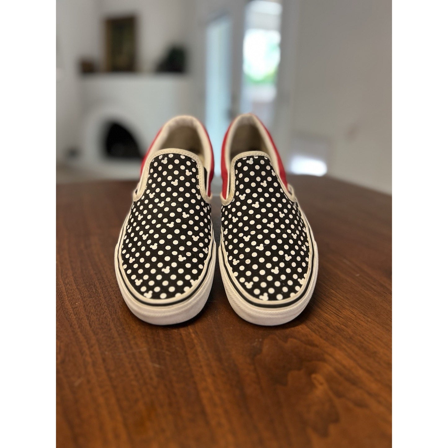 Vans Disney Minnie Mouse Slip-on Sneakers Black Polkadot Upper Women’s Size 10