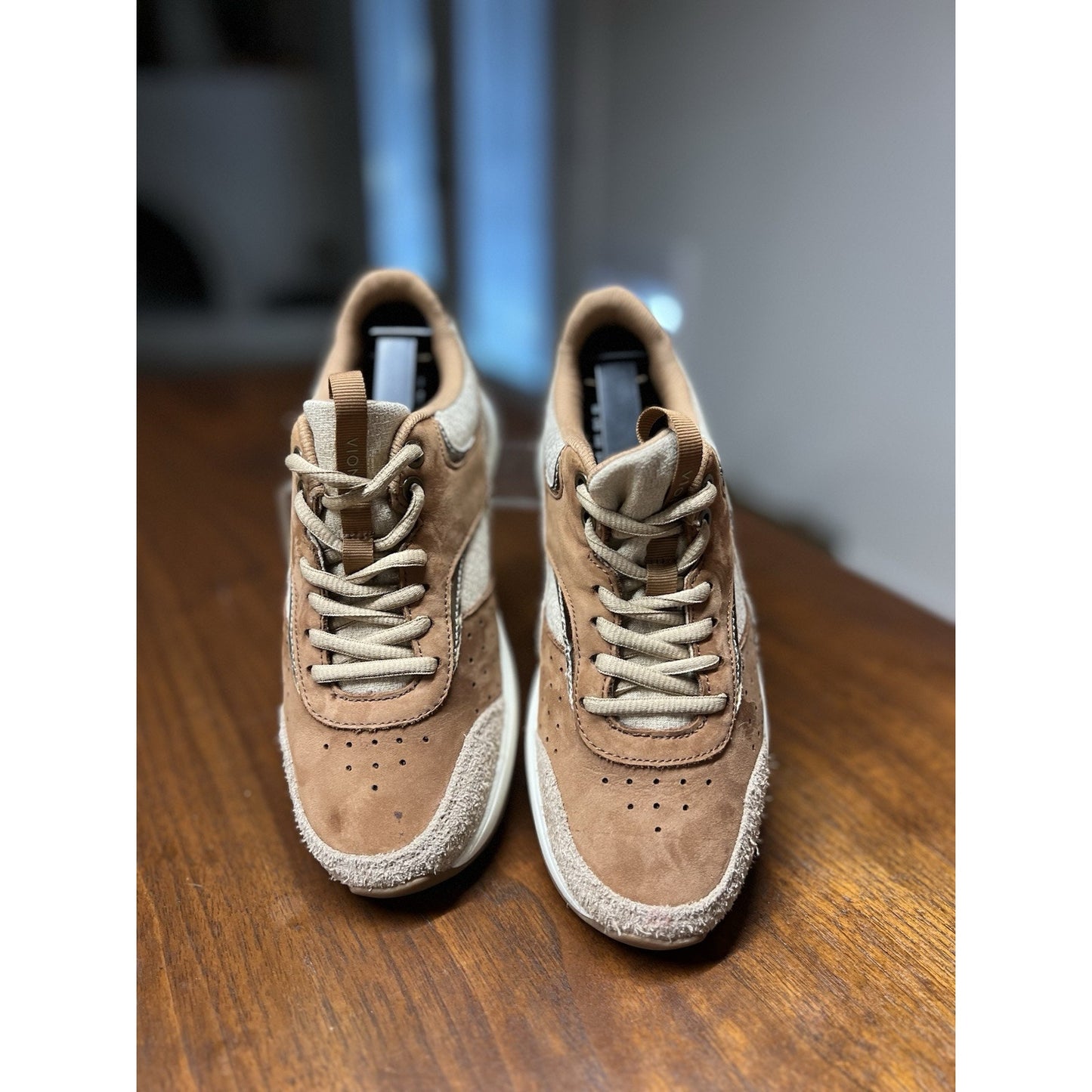 Vionic Nova Women’s Two Tone Toffee Color Size 5 Sneaker