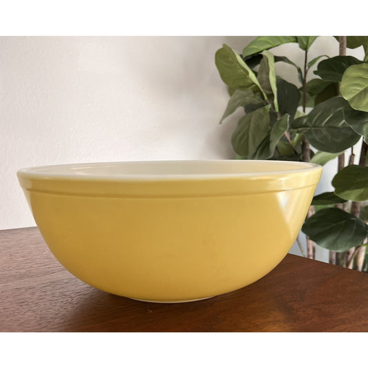 Vintage 1949 Primary Yellow #404 Pyrex 4 qt Mixing/Nesting Bowl Mid-Century