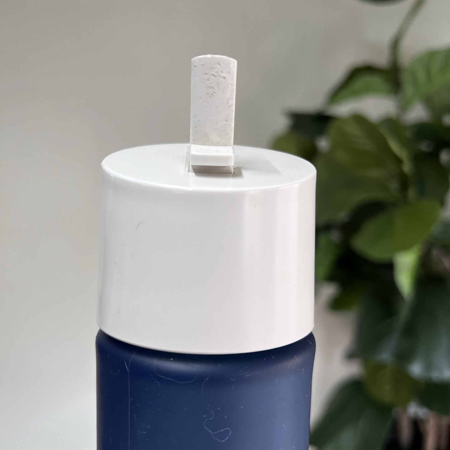 Starbucks 2010 Glass Blue Silicone Sleeve Bottle Tumbler Flip Top Cold Water