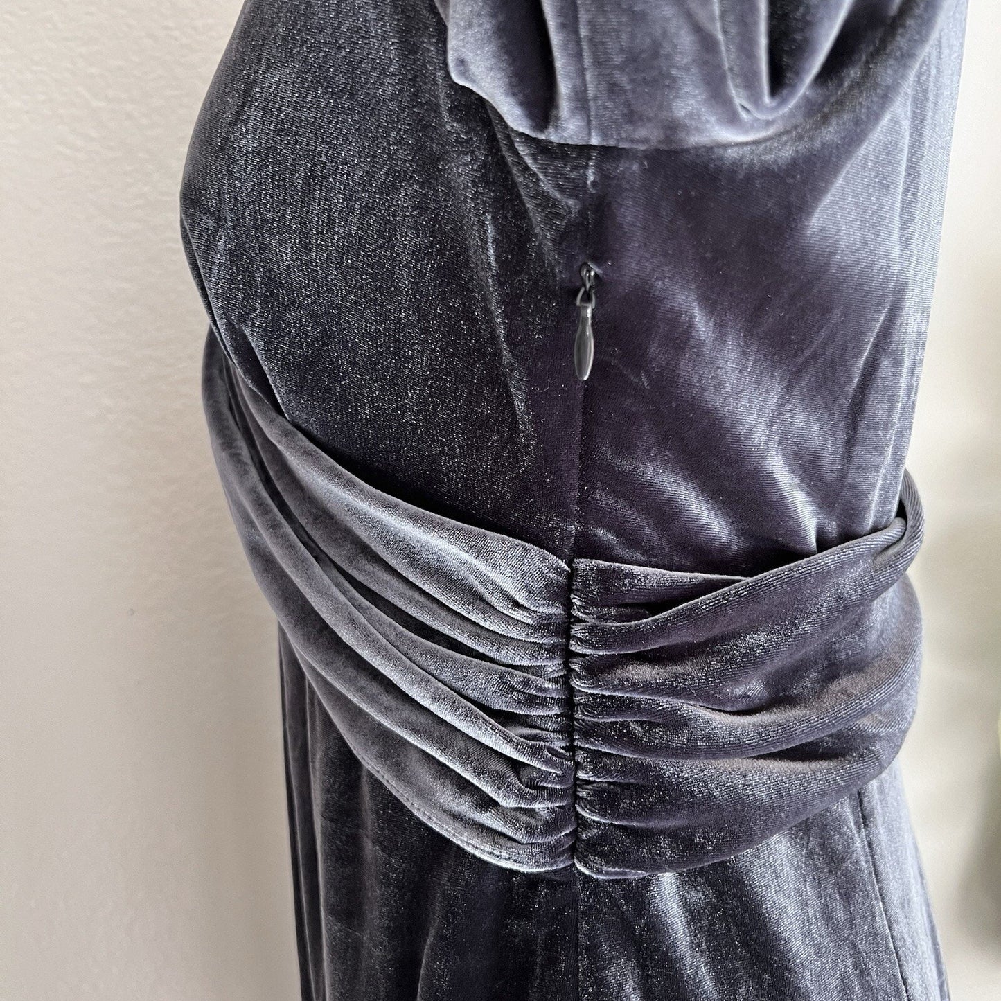 NWT $175 Laundry by Shelli Segal (8) Velvet Twist Front Midi Long Sleeve Dress