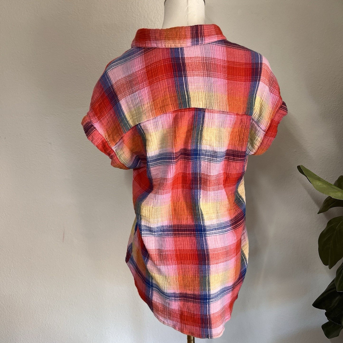 BEACH LUNCH LOUNGE (M) 100% Cotton Plaid Button Front Short Sleeve Shirt Preppy