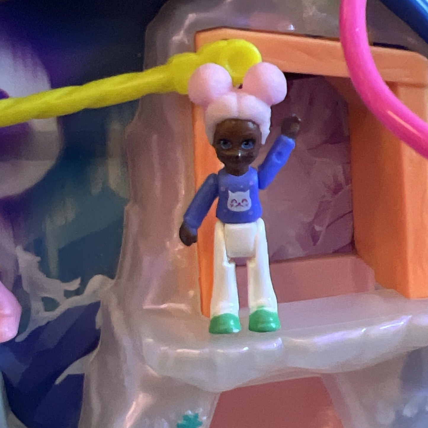 Polly Pocket Freezin' Fun Narwhal Compact W/ 3 Dolls And A Pink Unicorn. 2022