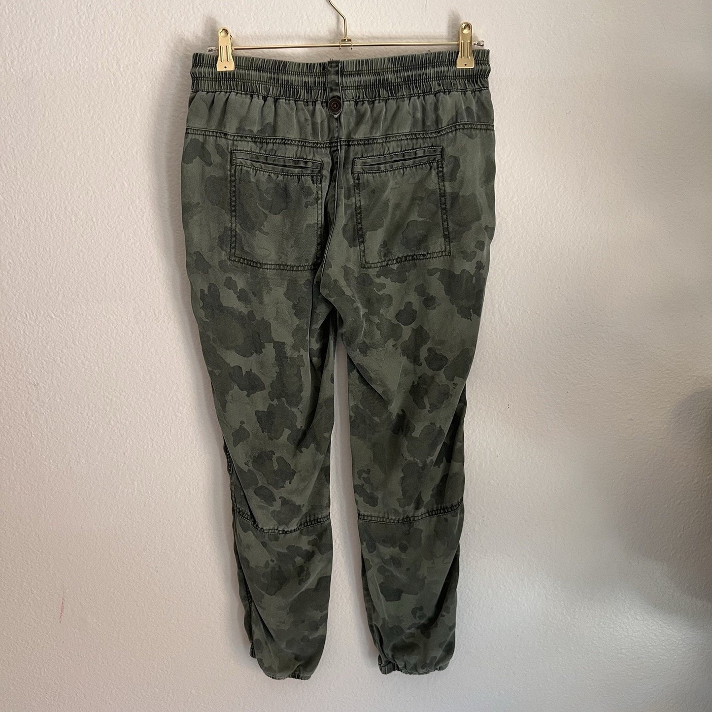 Anthropologie XS/30 Leda Utility Jogger Pants Green Camo Drawstring Comfort
