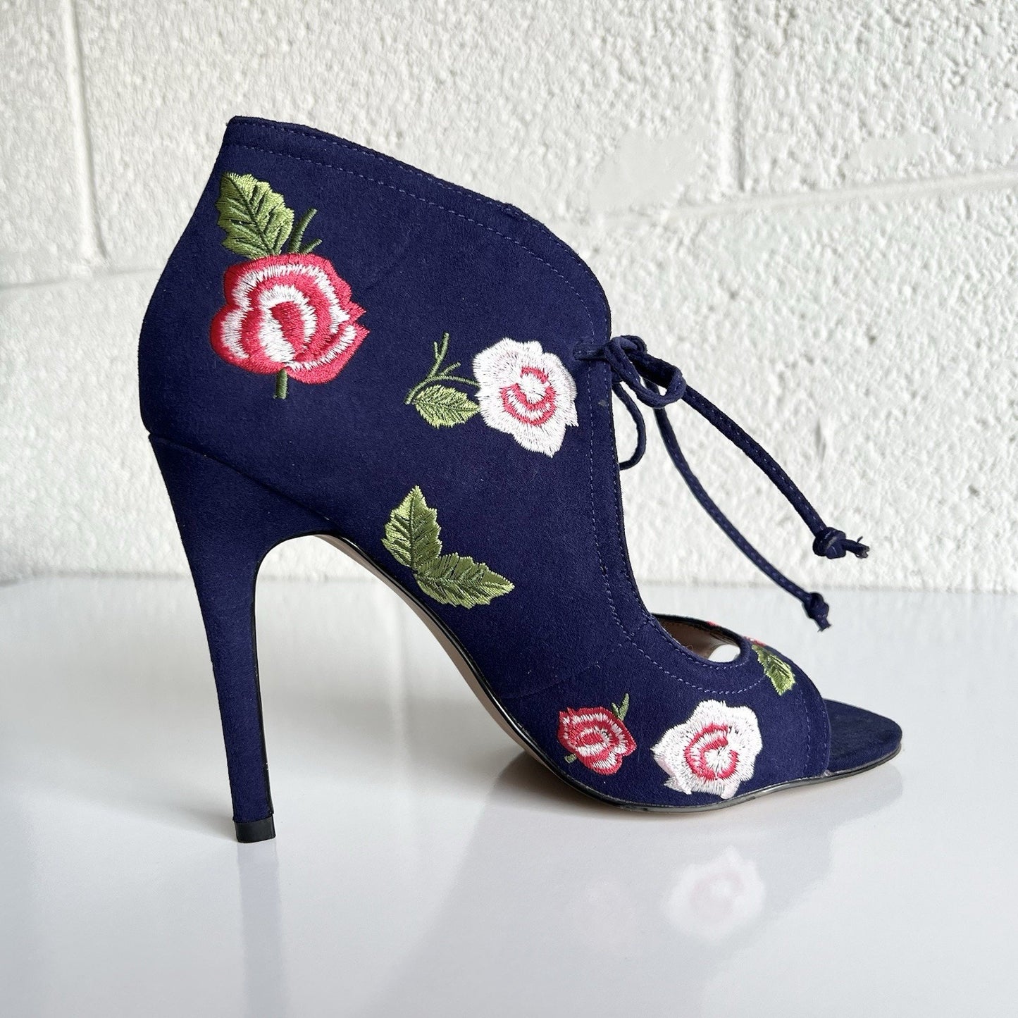 Betsey Johnson (7) Caroline Blue Embroidered Floral Pumps Heels Girly Feminine