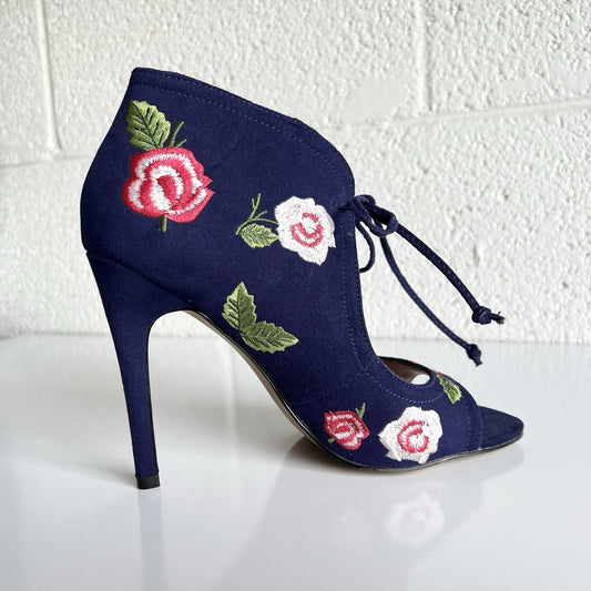 Betsey Johnson (7) Caroline Blue Embroidered Floral Pumps Heels Girly Feminine