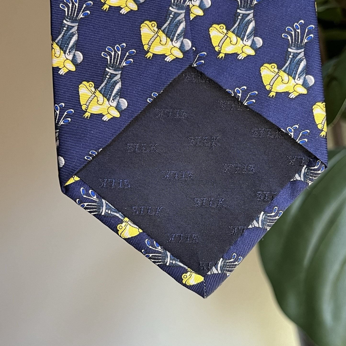 Vintage Frogs Playing Golf 100% Silk New Experience Short Tie Unique Gift