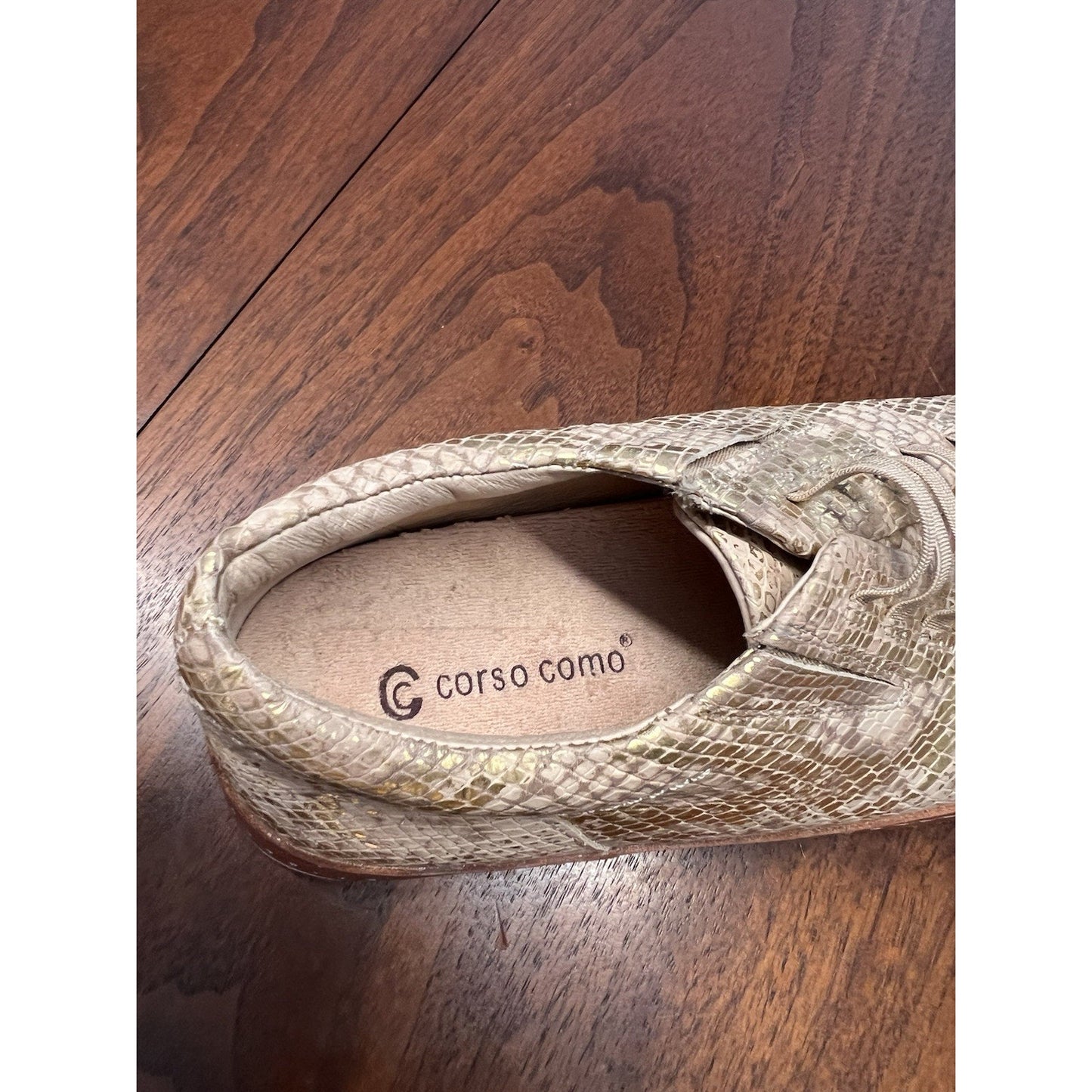 Corso Como Naimie Womens Gold Leather Reptile Print Slip-on Sneakers Sz 8.5
