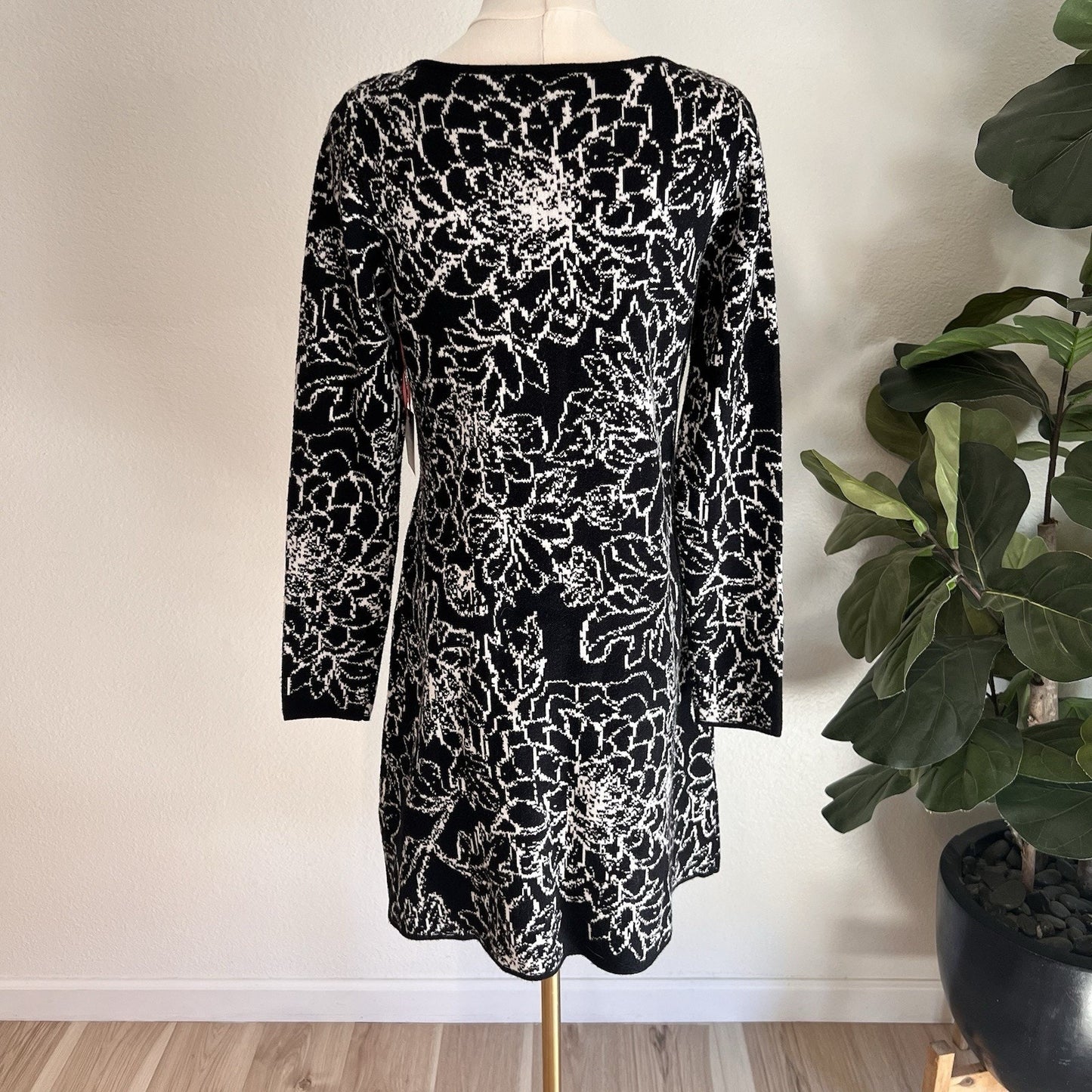 NWT Cynthia Rowley Sweater Dress (S) Long Sleeve Black White Floral Stretch