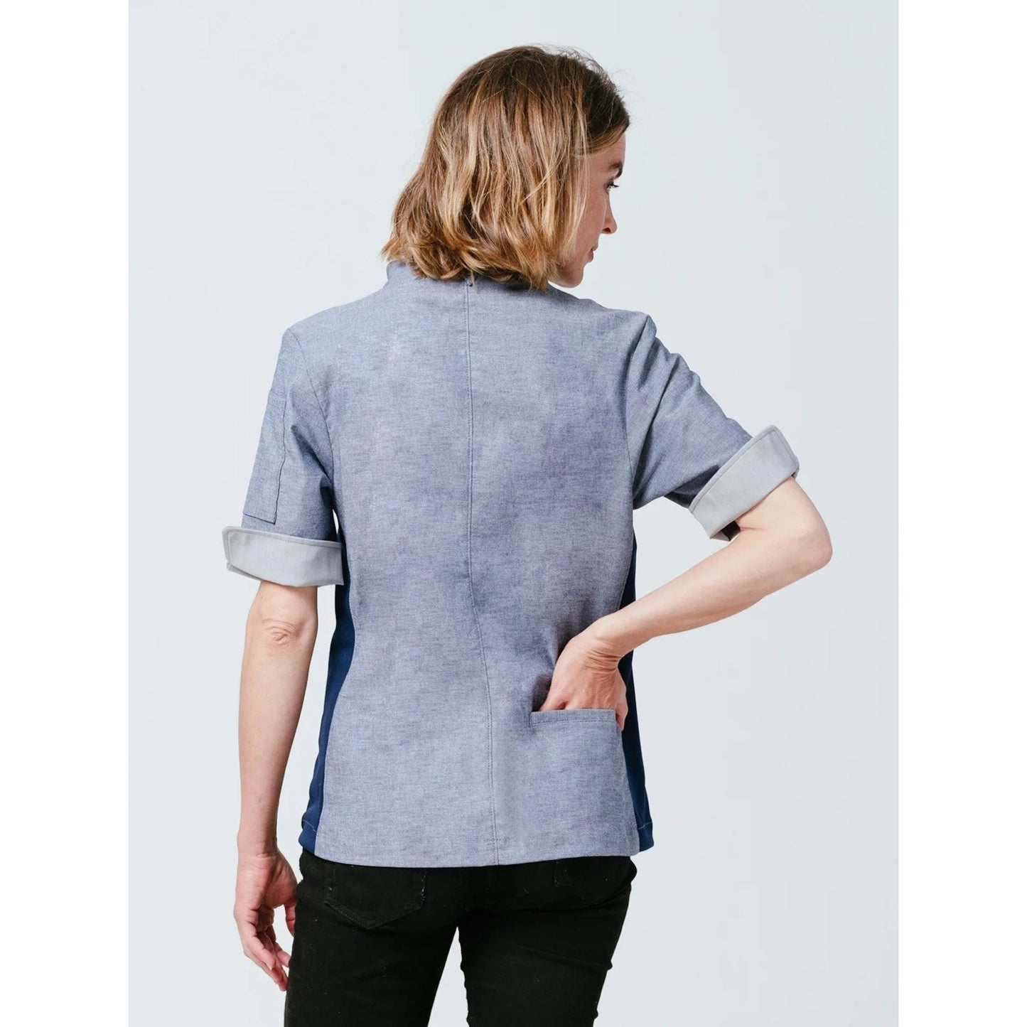 NWOT Helt Studios (L) Stephany Chambray Denim Crewtech Short Sleeve Chef Coat