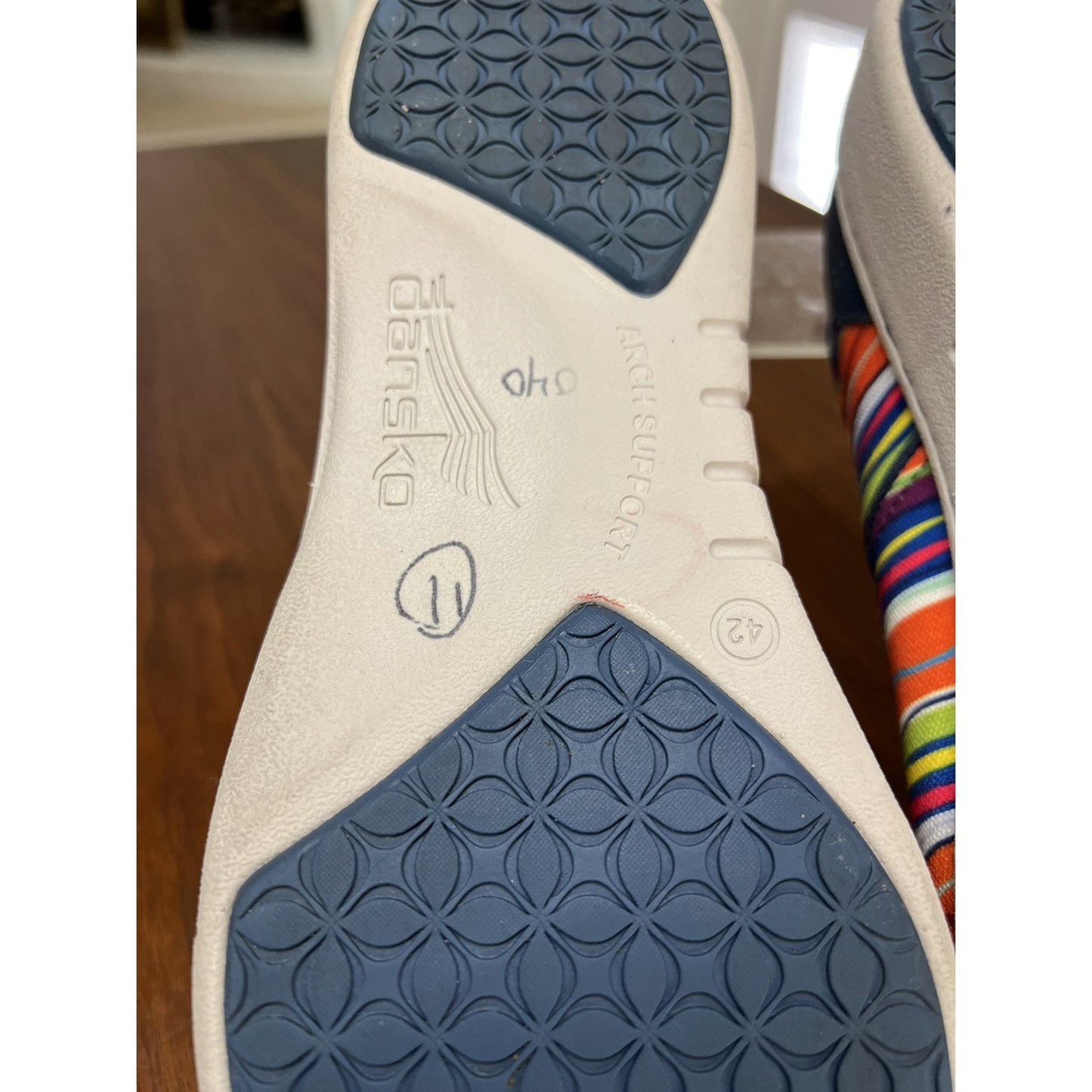 Dansco Belle Rainbow Fabric Women’s Slip On Sneaker Size 11