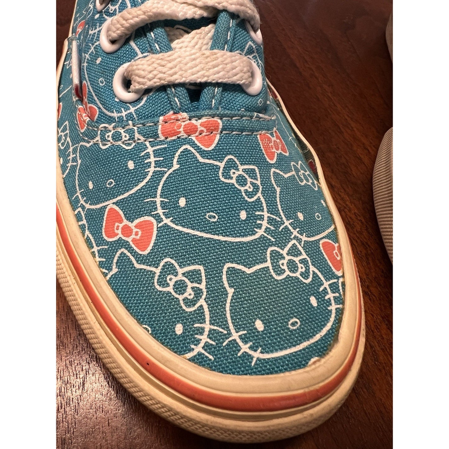 Vans Hawaiian Ocean Blue Hello Kitty Print Lace-up Sneakers Women’s Size 6