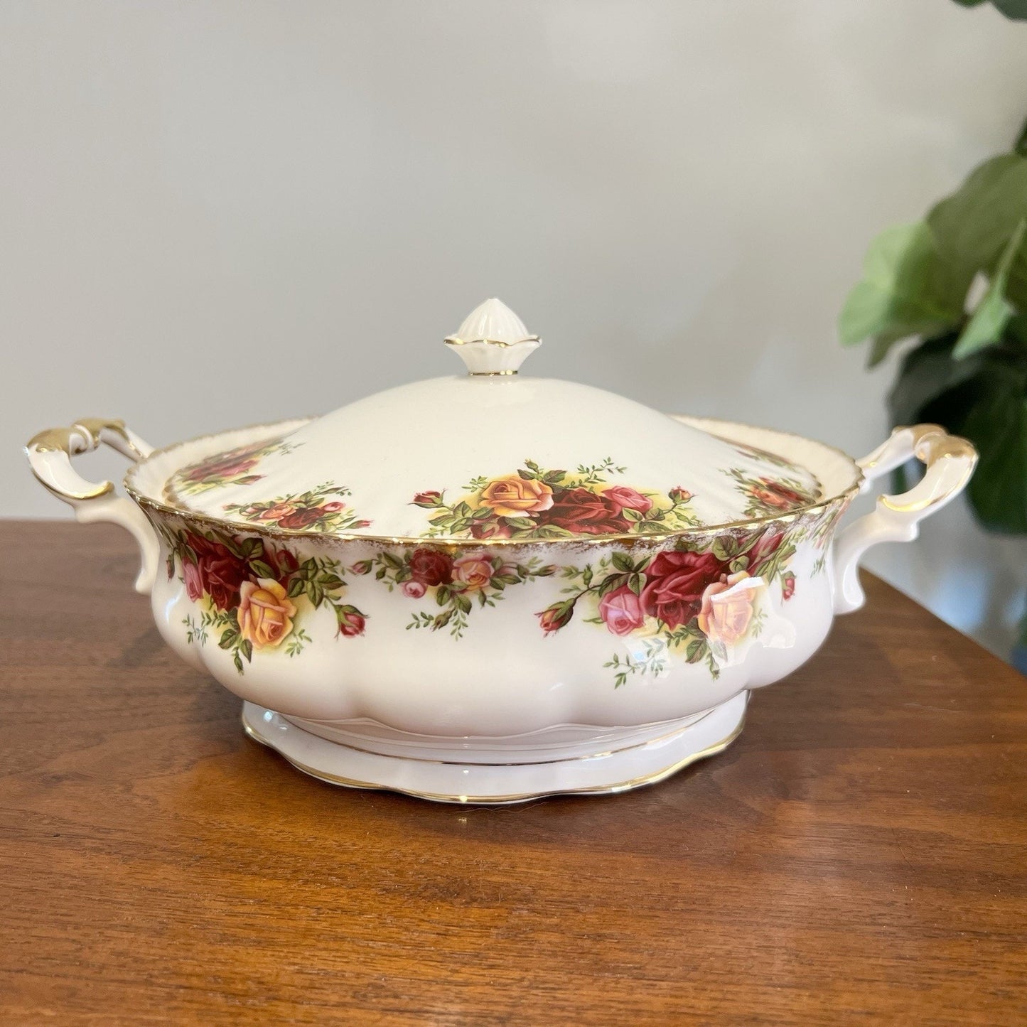 Royal Albert Old Country Roses Round Covered Vegetable Serving Bowl Bone China