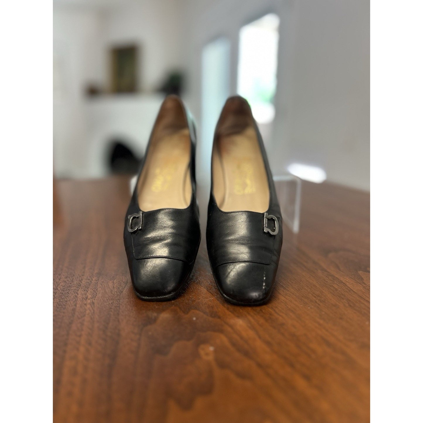 Salvatore Ferragamo Black Leather Pumps Classic Gancini Buckle Women’s Size 7.5