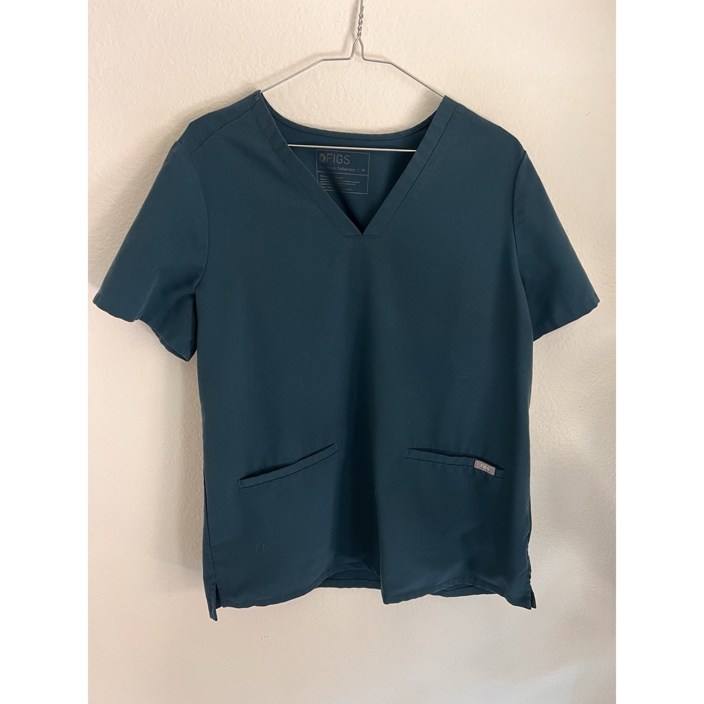 FIGS Catarina 2 Pocket Women’s Scrub Top PO# 1617 Size Medium Style# FW1100