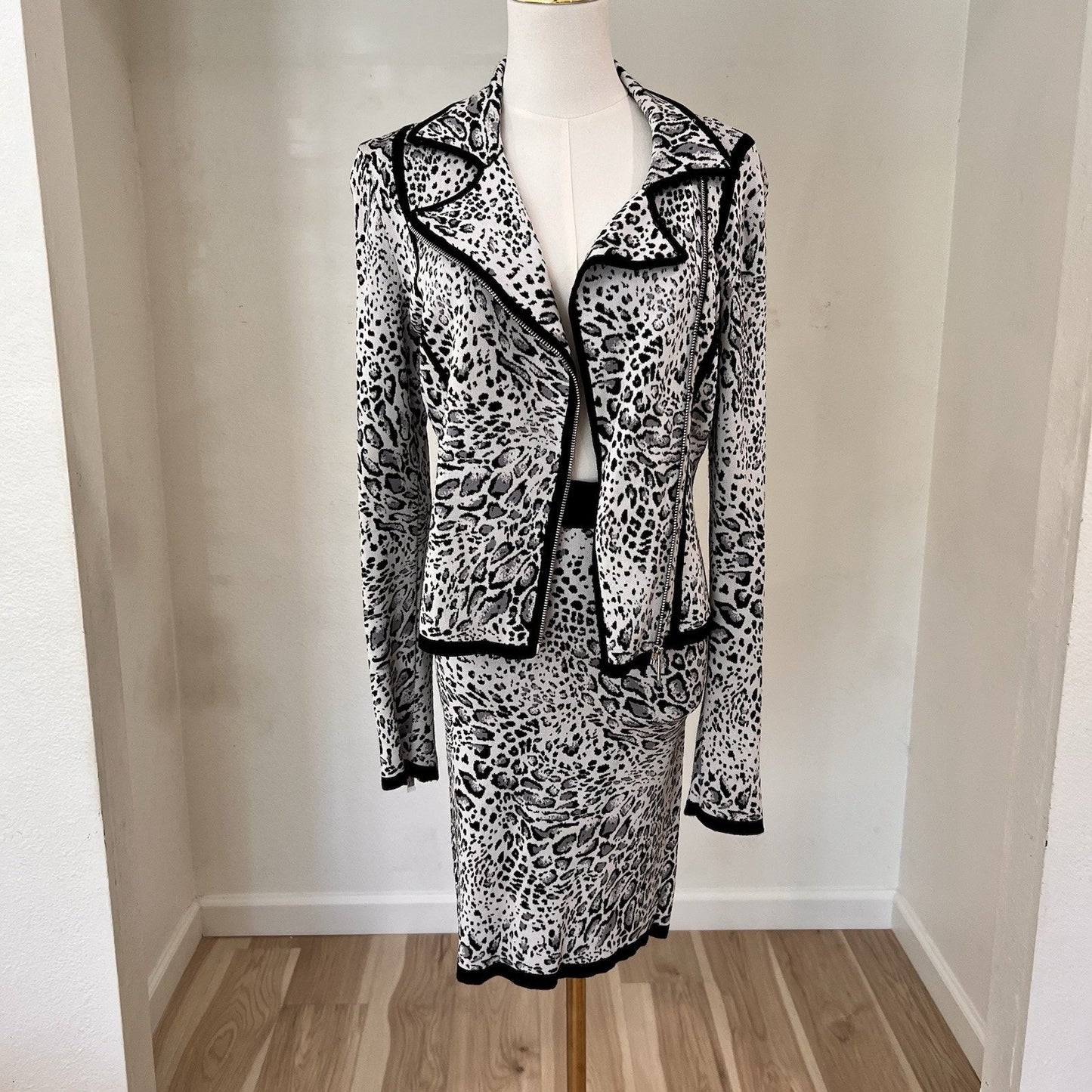 NWOT Y2K Caché Two Piece Skirt Set Leopard Print Moto Zip Glam Mob Wife Chic