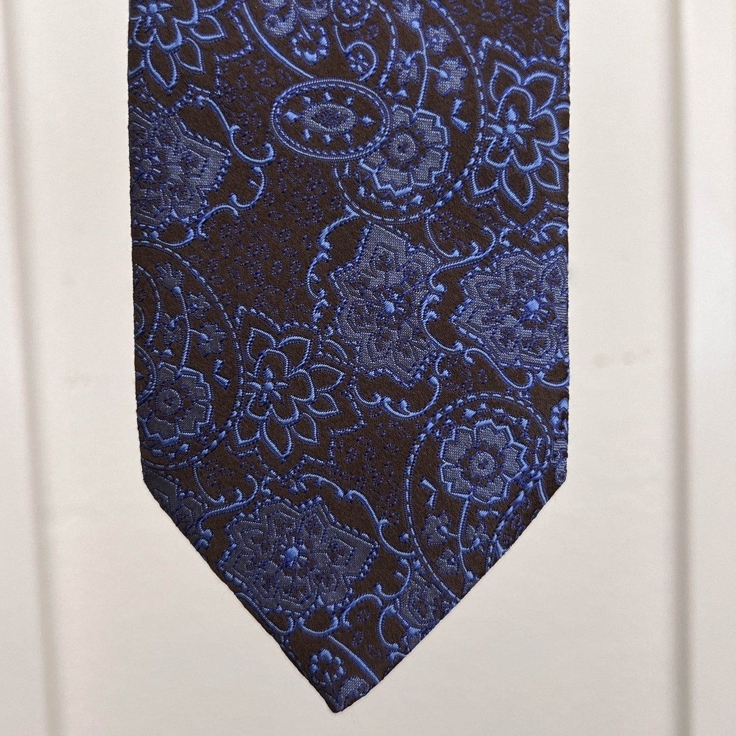 Thomas Pink 100% Silk Embroidered Designer Floral Paisley Tie Black Blue