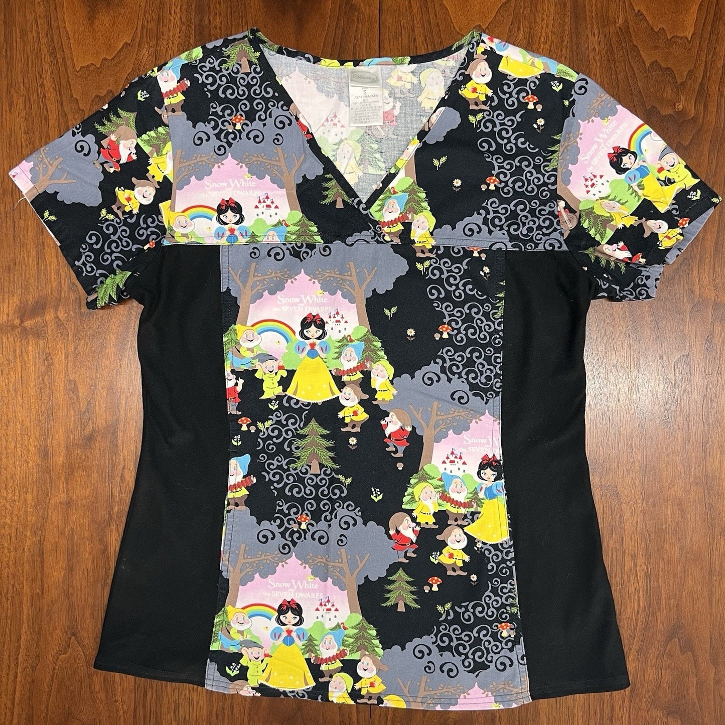 Disney Tooniforms Snow White & Seven Dwarfs Cherokee Scrub Top (S) Women 6875C