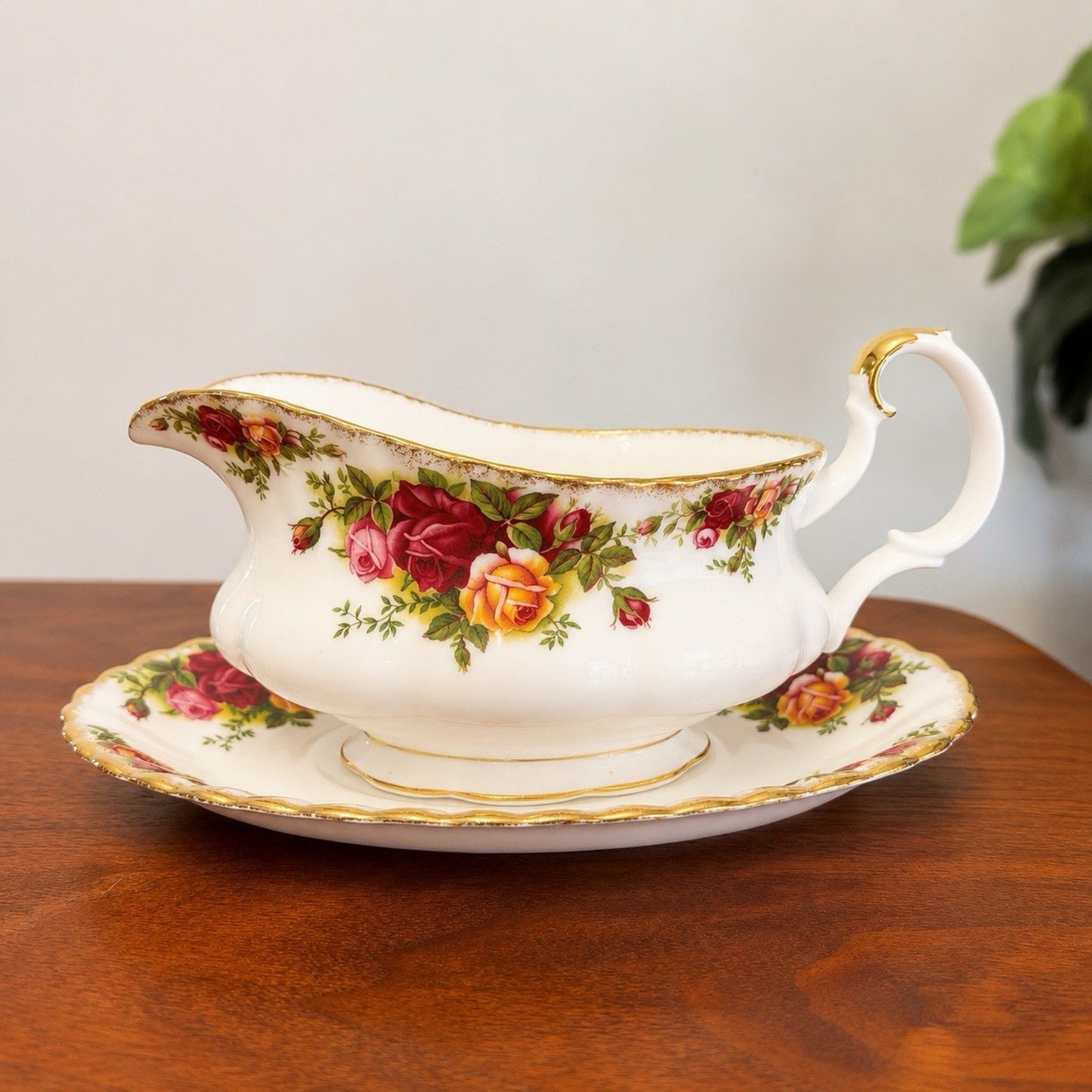 Royal Albert Old Country Roses Gravy Boat & Underplate 1962 Gold Trim Bone China