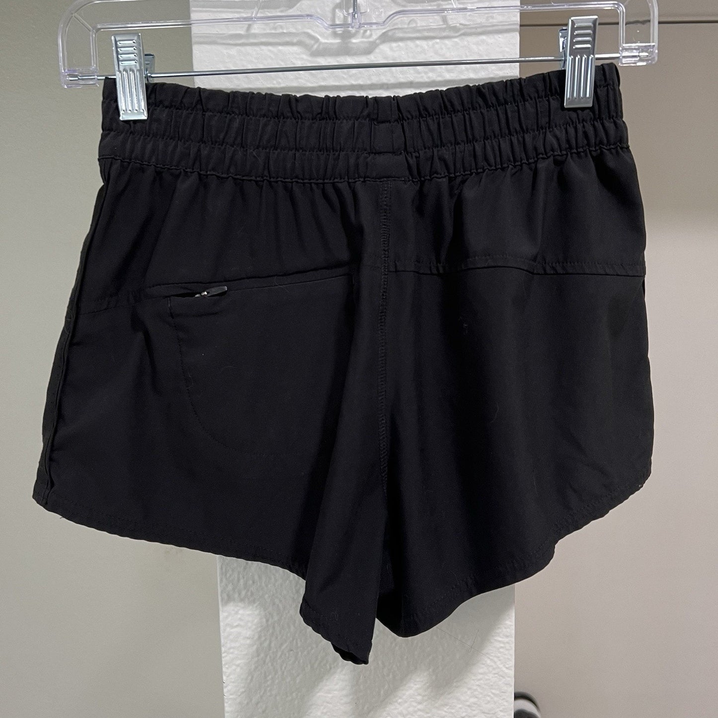 VUORI Women's XS Dash Athletic Running Shorts 2.5” Inseam 24” Pockets