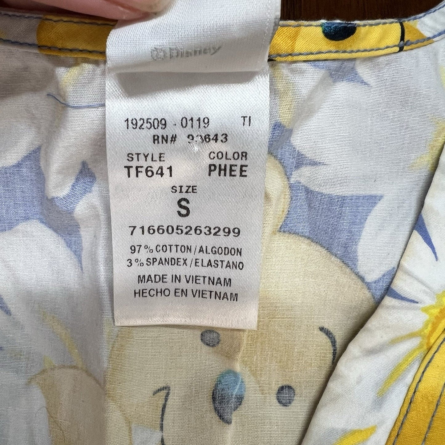 Lot Set of 4 Disney Scrub Tops Winnie the Pooh Eeyore (S) Cotton Pockets AOP