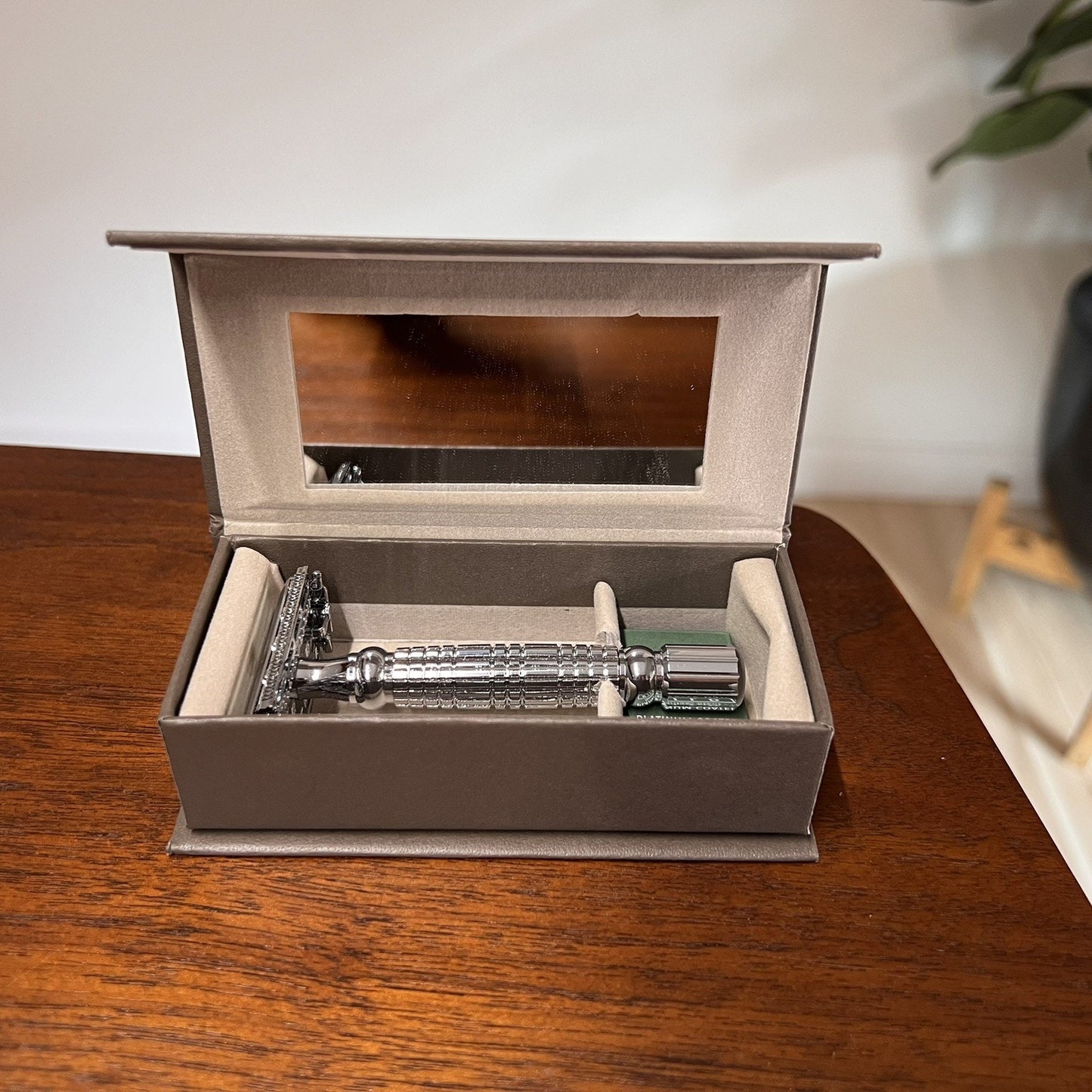 Vikings Blade “The Chieftain” Luxury Double Edge Safety Razor, Case & Blades