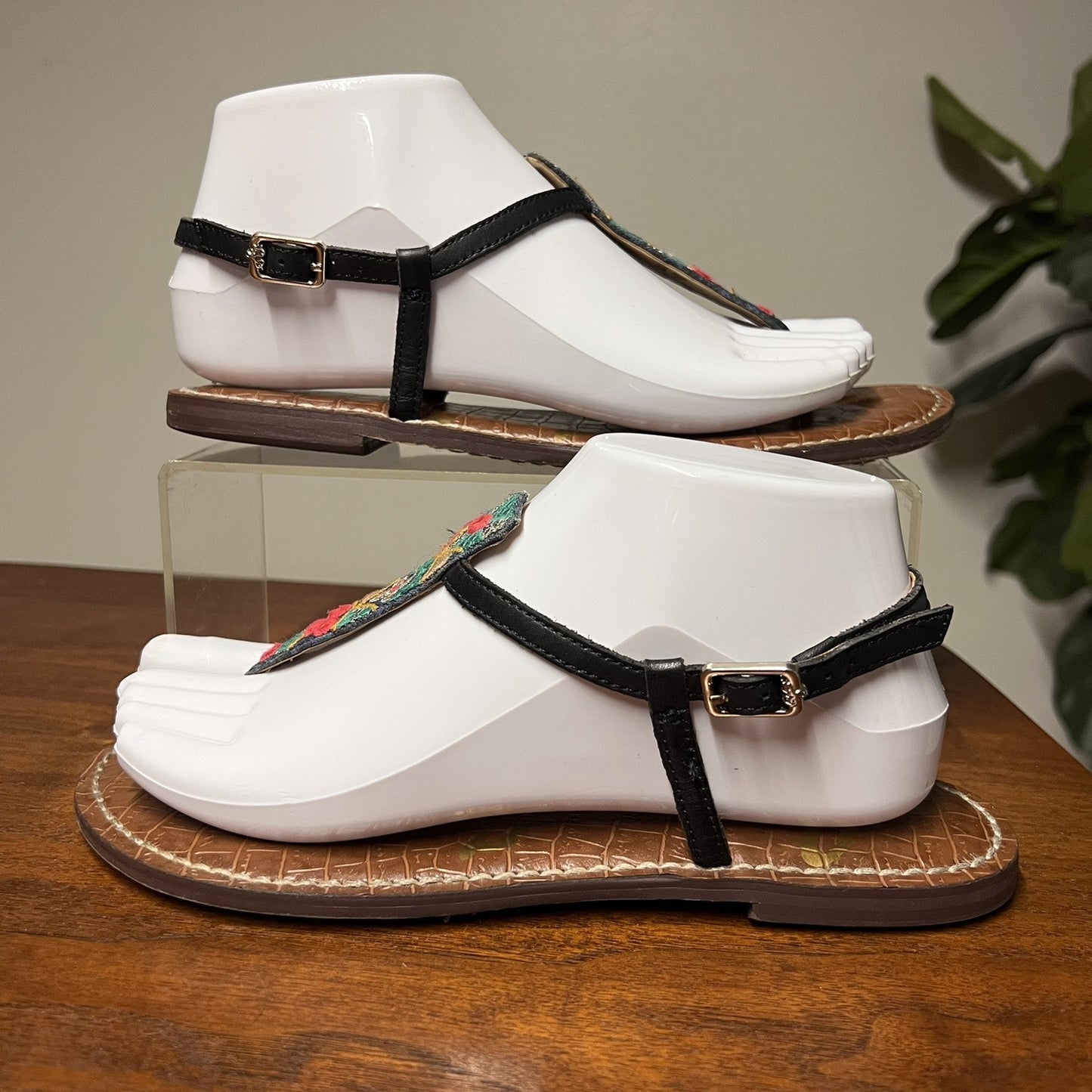 Sam Edelman (7M) Gigi Embroidered T-Strap Flat Sandal Thong Slingback Leather