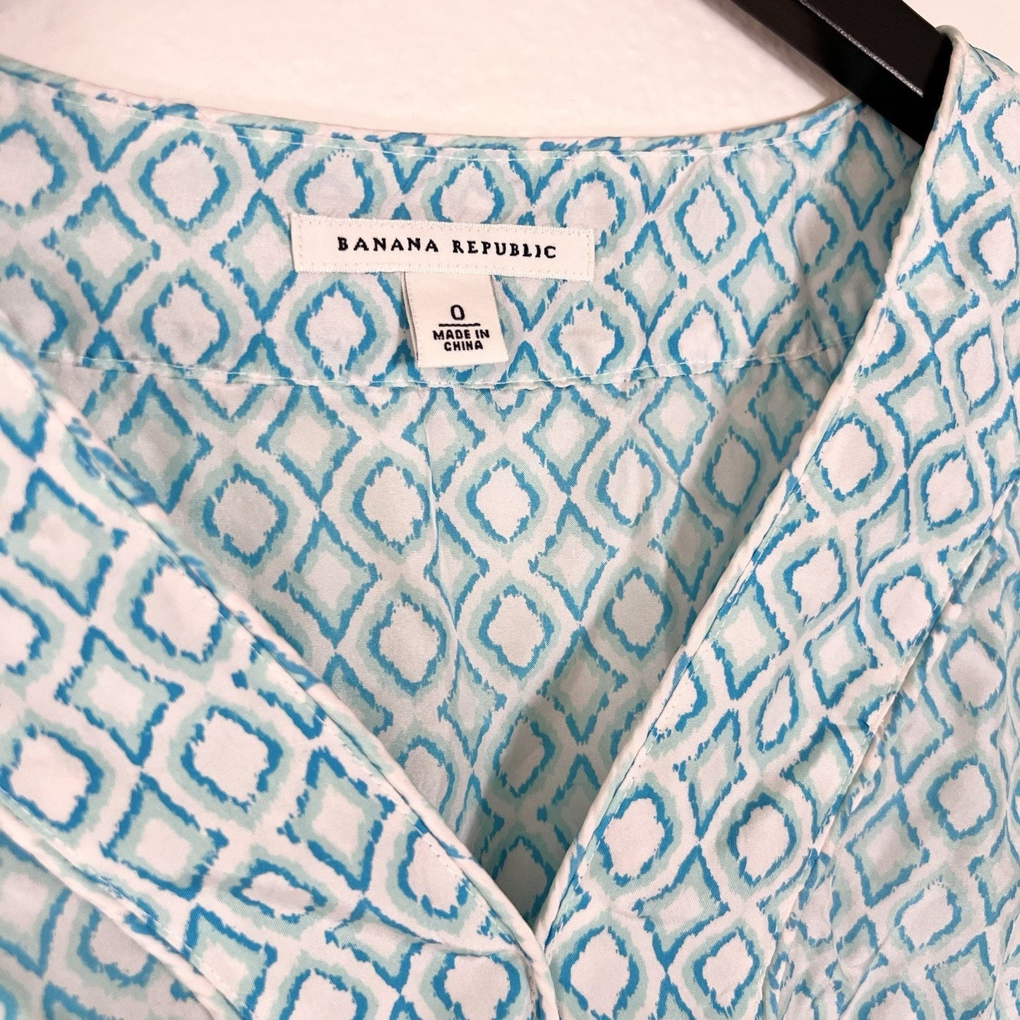 Banana Republic Y2K 100% Silk Fitted Peplum XS Geometric Short Sleeve Blouse Top