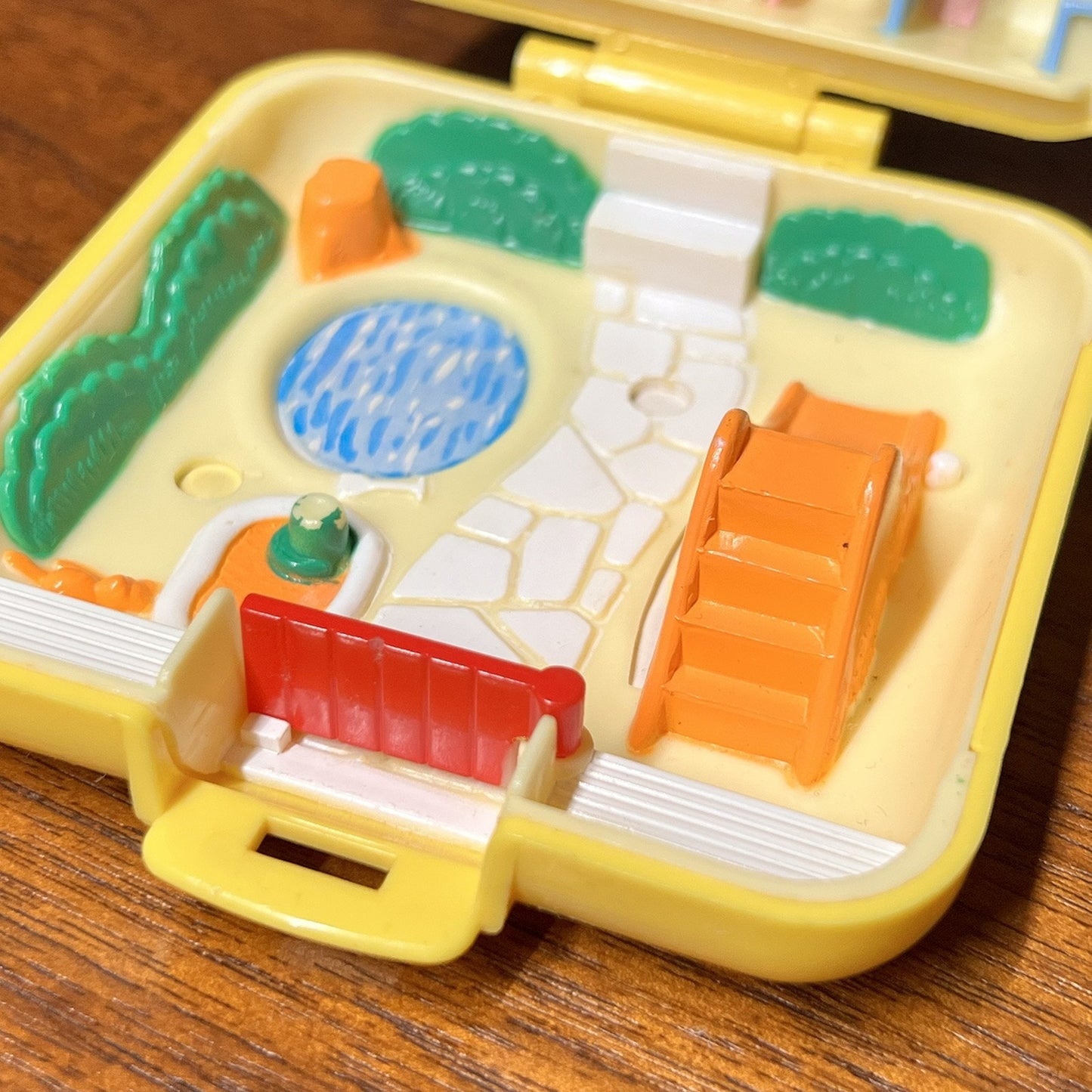 Vintage 1989 Bluebird Polly Pocket Midge's Play School Nursery *Compact Only*