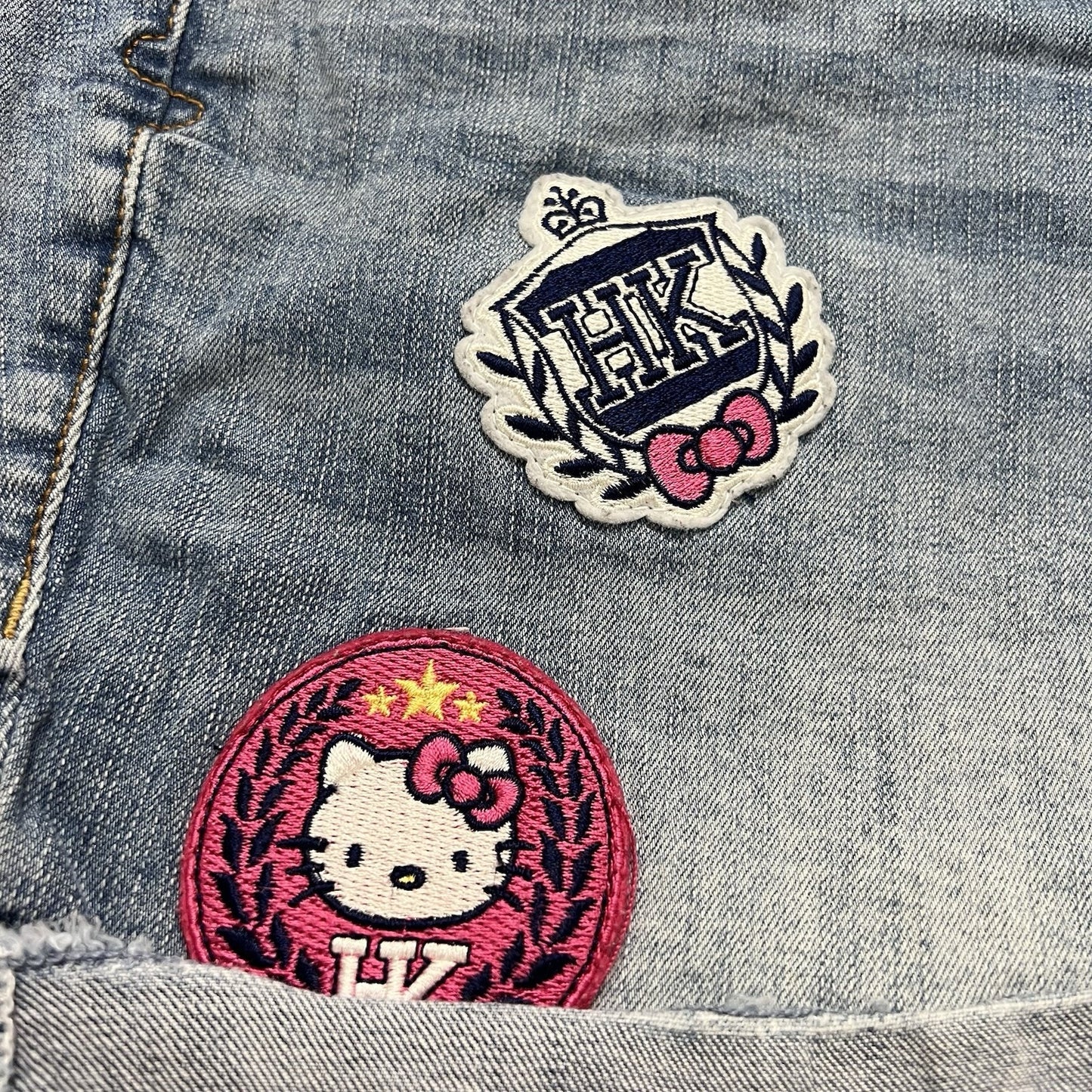 Hello Kitty Torrid Denim Jean Shorts Plus Size 24 Distressed 44” Stretch Patch